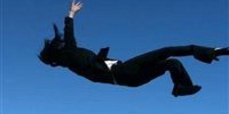 مكالمة
      وداع
      تنتهي
      بمأساة..
      طالبة
      تلقي
      بنفسها
      من
      الطابق
      السادس
      بالجيزة