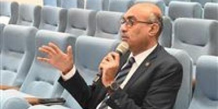 النائب
      إيهاب
      منصور:«
      محتاجين
      تشجيع
      الاستثمار
      و
      تحقيق
      منافسة
      حقيقية
      بآليات
      ردع
      لمنع
      الاحتكار»