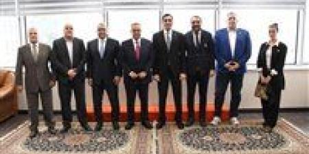 وزير
الشباب
والرياضة
يلتقي
مجلس
إدارة
اتحاد
السلة
ويكشف
خطة
التطوير