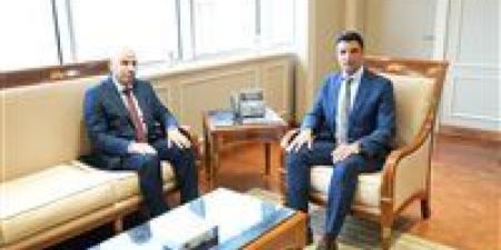 وزير
      العمل
      يبحث
      مع
      وزيري
      الصناعة
      والتعليم
      العالي
      ربط
      التدريب
      بسوق
      العمل
      وتعزيز
      منظومة
      التشغيل
      في
      مصر