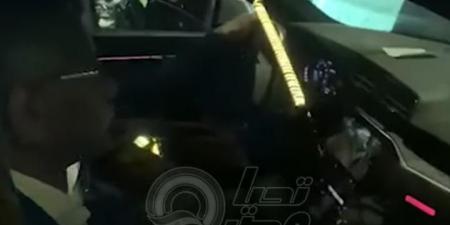 الفنان
سيد
رجب
يدعم
طليقته
في
عزاء
والدها|
صور