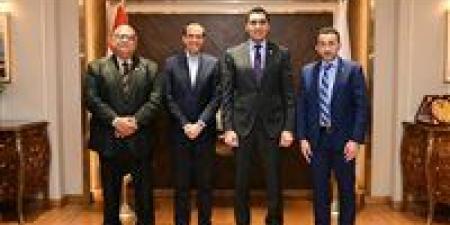 وزير
الشباب
يلتقي
رئيس
الاتحاد
الدولي
للبادل