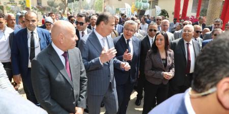 وزيرا
      الزراعة
      والتضامن
      يفتتحان
      النسخة
      الـ93
      من
      معرض
      زهور
      الربيع
      بالمتحف
      الزراعي
      بالدقي