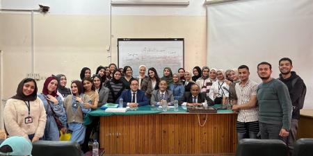 مناقشة
      متميزة
      لمشروعات
      تخرج
      شعبة
      الإذاعة
      والتليفزيون
      بآداب
      الزقازيق