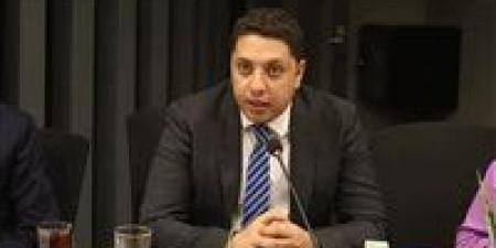 أحمد
      محسن
      قاسم:
      قانون
      الأسرة
      يحتاج
      مراجعة
      لفلسفته
      التشريعية
      قبل
      نصوصه..
      وتوسيع
      دور
      محاكم
      ونيابات
      الأسرة
      ضرورة
      عاجلة