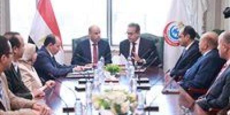 وزيرا
      الصحة
      والعمل
      ورئيس
      المجلس
      الصحي
      المصري
      يشهدون
      توقيع
      بروتوكول
      تعاون
      ثلاثي
      لتقديم
      خدمات
      صحية
      متكاملة
      وتطوير
      منظومة
      التدريب
      المهني