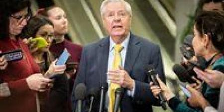 جراهام:
      الحصار
      الأمريكي
      على
      السفن
      الإيرانية
      قد
      يصبح
      "عالمياً"
      قريباً