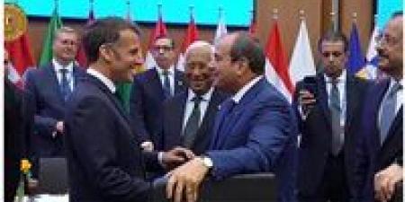 ترحيب
      لافت
      في
      القمة
      الأوروبية..
      لقاء
      يجمع
      الرئيس
      السيسي
      وماكرون
      في
      قبرص