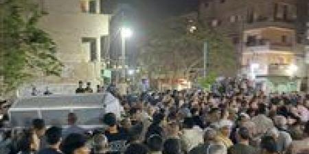 جنازة
      مهيبة
      لشاب
      توفي
      في
      ظروف
      غامضة
      بالزقازيق
      ..
      وصرخات
      والدته
      تُبكي
      الجميع
      بالدقهلية