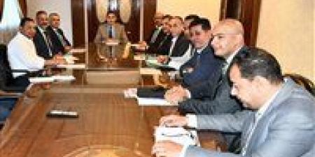 وزير
      الشباب
      والرياضة
      يناقش
      خطة
      اتحاد
      الفروسية
      2026