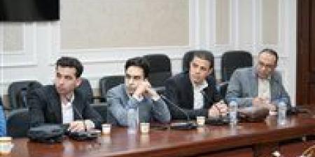 وزير
      العمل
      يلتقي
      محرري
      ملف
      العمل
      بالصحف
      ويستعرض
      جهود
      الوزارة
      في
      التدريب
      والتشغيل
      والحماية
      الاجتماعية