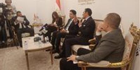 النائب
      ضياء
      الدين
      داود:
      أبويا
      كان
      بيقولي
      إحنا
      أسرة
      مسلمين
      كاثوليكيين..
      يعني
      بنتجوز
      جوازة
      مرة
      واحدة
      ومبنطلقش