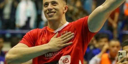 محمود
      الخطيب
      يطمئن
      على
      آخر
      تطورات
      الحالة
      الصحية
      لنجم
      طائرة
      الأهلي
      سيف
      عابد