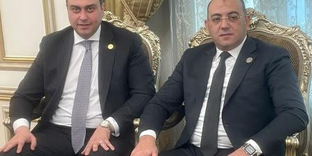 انطلاق
      جلسة
      «حماة
      الوطن»
      لمناقشة
      التأمين
      الصحي
      الشامل
      بحضور
      أحمد
      السبكي