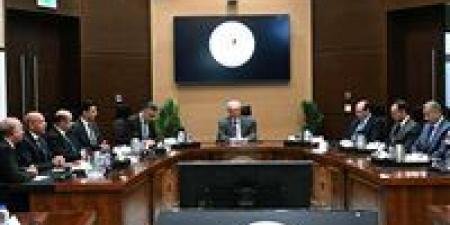 نائب
      رئيس
      الوزراء
      للشئون
      الاقتصادية
      يعقد
      اجتماعا
      لمتابعة
      جهود
      توفير
      السلع
      ومستلزمات
      الإنتاج