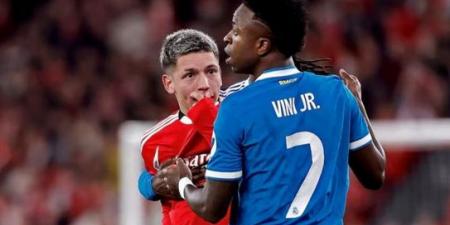 فيفا
      يقر
      "قانون
      فينيسيوس"
      ويشدد
      العقوبات
      ضد
      السلوكيات
      العنصرية
      في
      الملاعب