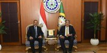 محافظ
      الدقهلية
      يستقبل
      محافظ
      الشرقية
      على
      هامش
      مؤتمر
      وحدات
      الكلى
      بالمنصورة