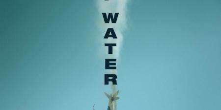 فيلم DEEP WATER يصل دور العرض المصرية.. إثارة وبقاء في مواجهة القروش