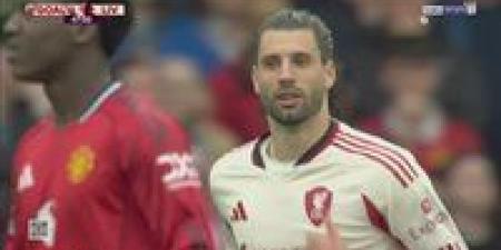 مان
      يونايتد
      ضد
      ليفربول..
      دومينيك
      سوبوسلاي
      يسجل
      الهدف
      الأول
      لـ
      ليفربول
      في
      مرمى
      مانشستر
      يونايتد
      بالدوري
      الإنجليزي
      الممتاز