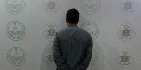 شرطة مكة تقبض على مقيم للاحتيال بإصدار تصاريح حج مزورة لدخول العاصمة المقدسة