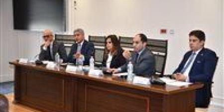 وزير
      السياحة
      من
      البرلمان:
      التوسع
      في
      منح
      تراخيص
      شركات
      سياحية
      جديدة
      يضر
      بالشركات
      القائمة