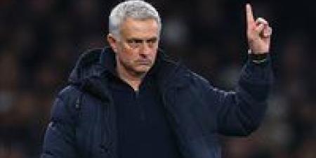 بعد
      أن
      أصبح
      الإختيار
      الأول
      ..
      مورينيو
      يضع
      10
      شروط
      لتدريب
      ريال
      مدريد
      في
      الموسم
      الجديد