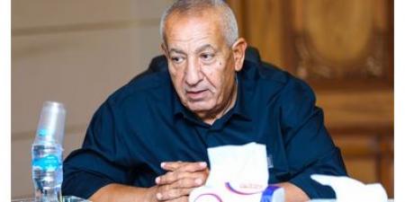 كامل
      أبو
      علي
      يدعم
      معسكر
      المصري
      قبل
      مواجهتي
      الأهلي
      وزد