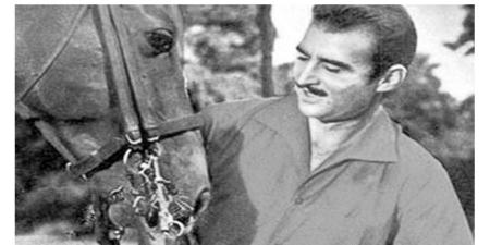 أسرار
      في
      حياة
      أحمد
      مظهر..
      رصاصة
      دمرت
      حياته
      الزوجية
      وقاطع
      شقيقته
      بسبب
      التمثيل