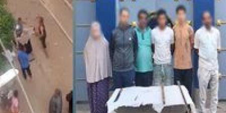 بسبب
      لهو
      الأطفال..
      مشاجرة
      بالأسلحة
      البيضاء
      والشوم
      بين
      أسرتين
      في
      بني
      سويف
