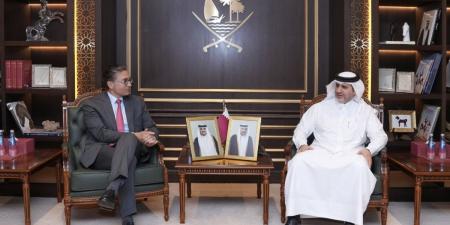 محافظ مصرف قطر المركزي يجتمع مع الرئيس المشارك لإدارة الثروات العالمية في بنك "يو بي اس"
