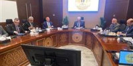 نائب
      رئيس
      الوزراء
      يناقش
      بعض
      التعديلات
      المقترحة
      بشأن
      أحكام
      قانون
      شركات
      قطاع
      الأعمال
      العام