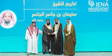 تكريم الشيخ سليمان الجاسر في معرض “إينا” تقديرًا لإسهاماته في القطاع غير الربحي
