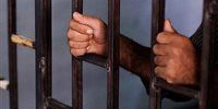 القبض
على
ربة
منزل
وشقيق
زوجها
لاتهامهما
بالشروع
في
قتل
طفل
بعزبة
موسى
شكري
بشربين