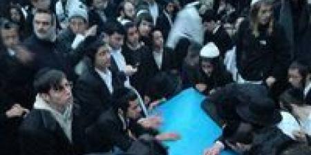 حرب
"الرسائل
النصية":
طهران
تخترق
الهواتف
الإسرائيلية
وشبح
"حنظلة"
يطارد
رؤوس
الاستخبارات