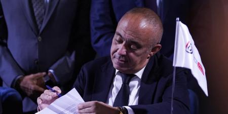 محمد
يحيى
وسيف
الوزيري
يقودان
تجديد
شراكة
الأهلي
وجيتور
برعاية
المتحدة
للرياضة