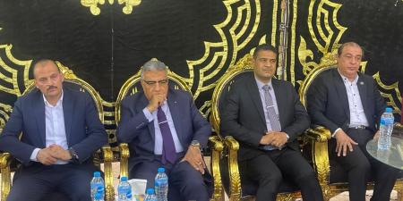 محافظ
الدقهلية
يشارك
أهالي
الخضيري
عزاء
ضحايا
حادث
شرق
العوينات