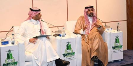 لقاء طاولة الحوار بكلية الاقتصاد والإدارة بجامعة الملك عبدالعزيز يستضيف رئيس هيئة السوق المالية