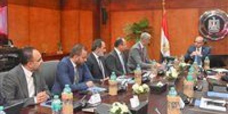 وزير الاستثمار يبحث مع قيادات ڤودافون تسريع التحول الرقمي لتعزيز تنافسية الاستثمار والتجارة