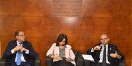 وزير
الاستثمار:
تطوير
منظومة
المناطق
الحرة
والتحول
الرقمي
وتعزيز
تصدير
الخدمات
لرفع
التشغيل
والصادرات