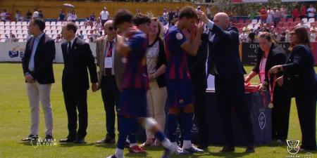 حمزه
عبدالكريم..
حمزة
عبد
الكريم
يشارك
في
خسارة
برشلونة
لنهائي
كأس
الأبطال
للشباب
أمام
ريال
مدريد