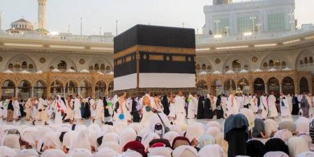 جموع المصلين يؤدون صلاة عيد الأضحى في المسجد الحرام والمسجد النبوي