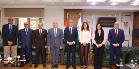 النائب
      عمرو
      رشاد
      يقدم
      التهنئة
      لمحافظ
      الجيزة
      بمناسبة
      عيد
      الأضحى
      المبارك