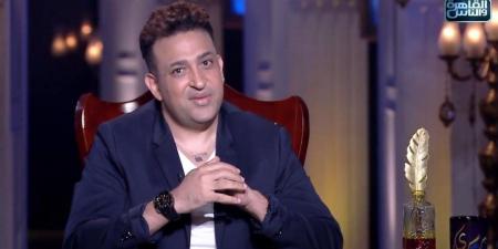 عنده
أغاني
كسرت
الدنيا..
تامر
حسين
يدافع
عن
عزيز
الشافعي
بعد
الهجوم
على
أغنية
"بحرية"