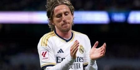 لوكا
مودريتش
يقترب
من
العودة
إلى
ريال
مدريد