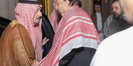 أمير منطقة الرياض ينقل تعازي القيادة في الرئيس اليمني السابق عبدربه منصور هادي