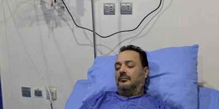 أول صورة لـ سامح صفوت من العناية المركزة بعد أزمته الصحية.. وعائلته تطلب الدعاء