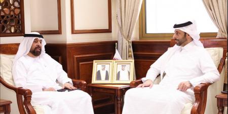  وزير البلدية يجتمع مع السفير الإماراتي