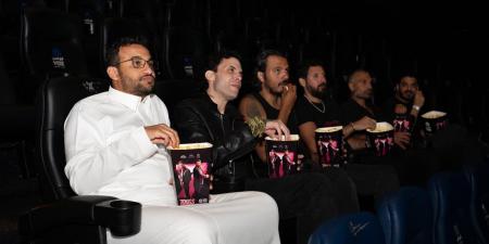 بعد
      حفله
      في
      جدة..
      أمير
      عيد
      وفريق
      كايروكي
      يشاهدون
      فيلم
      7Dogs
      بالسينما