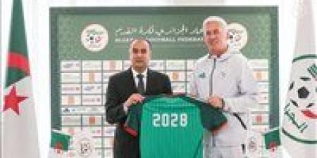 تجديد
      عقد
      السويسري
      بيتكوفيتش
      مدرب
      منتخب
      الجزائر
      لمدة
      عامين
      قادمين