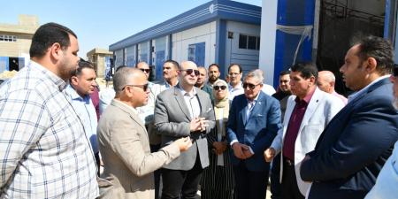 محافظ
الفيوم
يتابع
ميدانياً
تشغيل
توسعات
محطة
العزب
للمياه
ويتفقد
سيارات
الصرف
الصحي
الجديدة